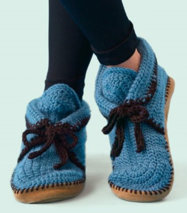 Baby Crochet Shoes That Are Made From Hand