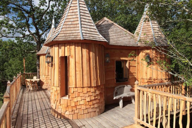 castle tree house