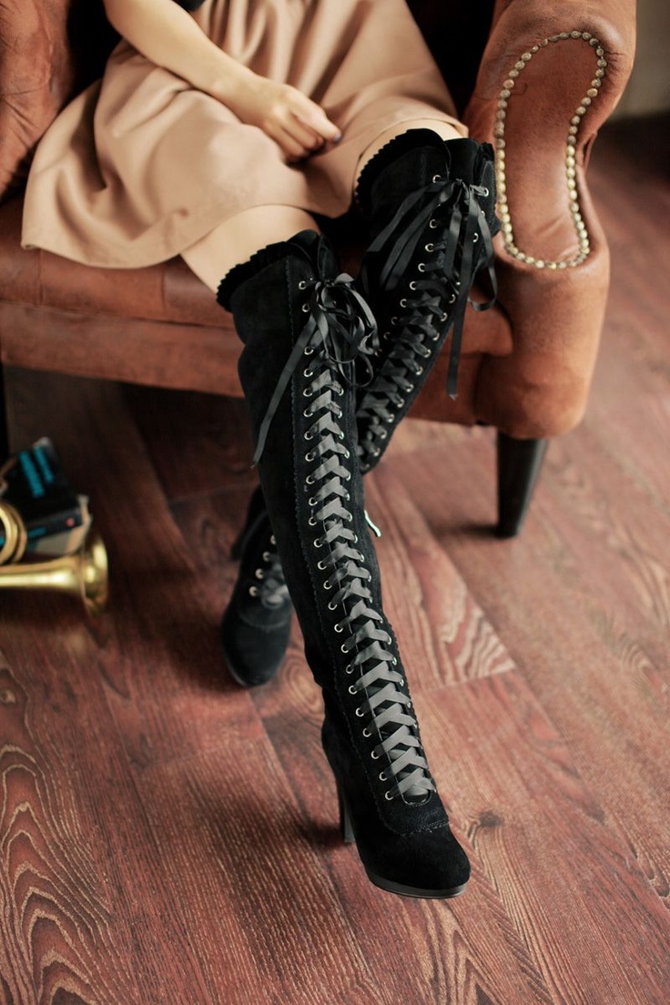 10 Knee Boot Designs For Women To Wear In This Winter Season