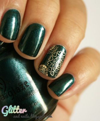 Emerald glitter nail art