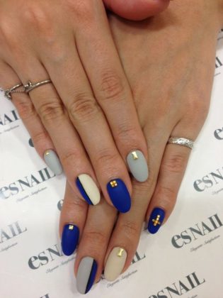 Blue Nail Art To Be Matched With Your Blue Summer Outfits