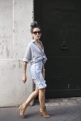 Distressed Denim Skirt Trend For Causal Wearing In Summer