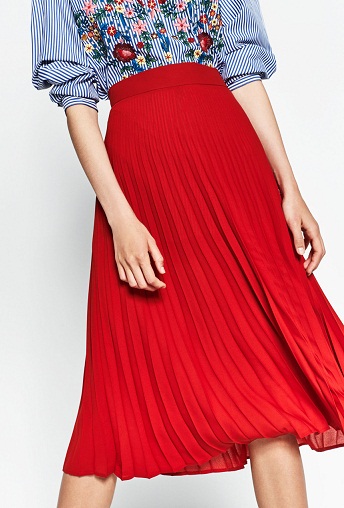 9 Red Skirts Designs That Will Make You Stylish